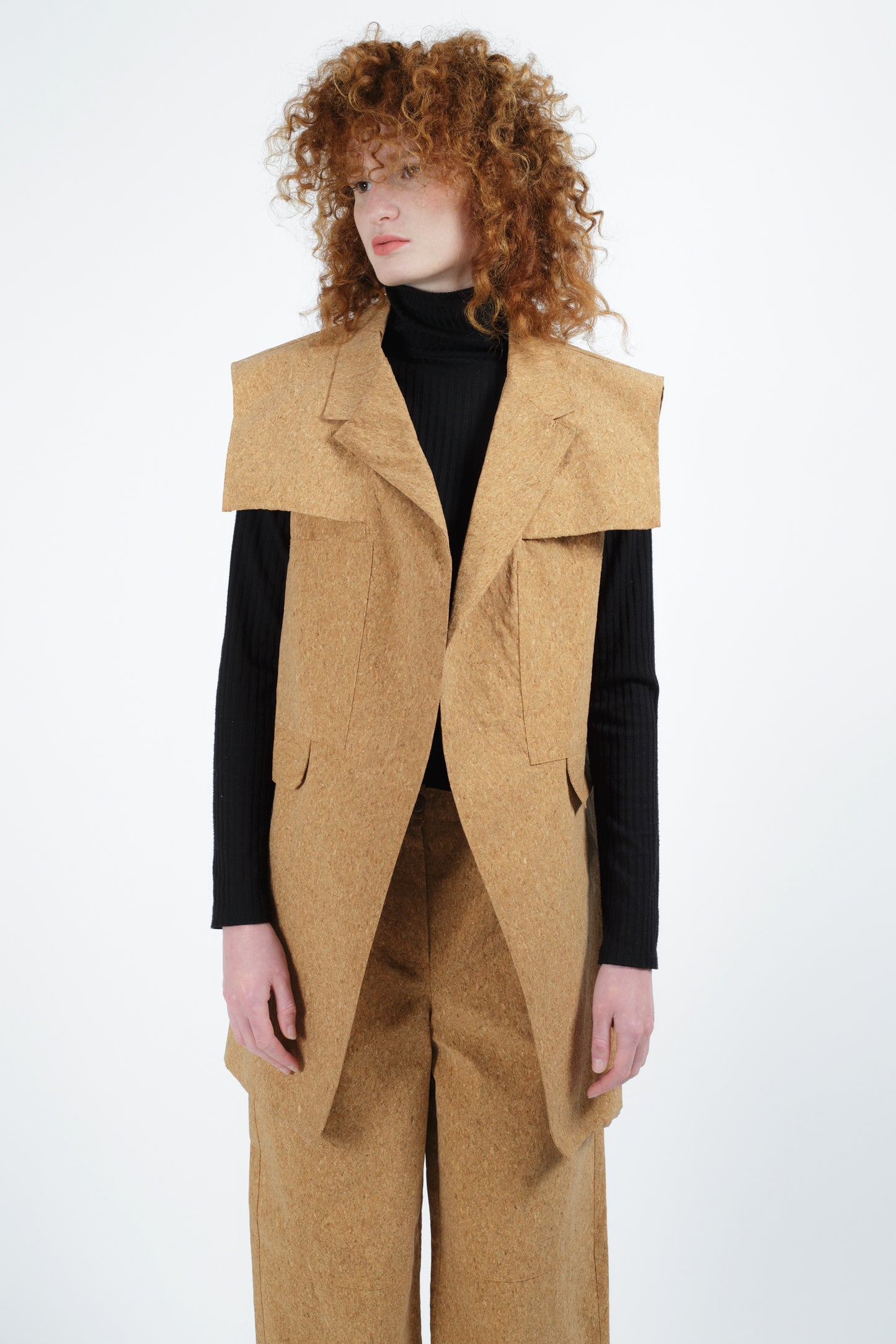 Cork sleeveless jacket